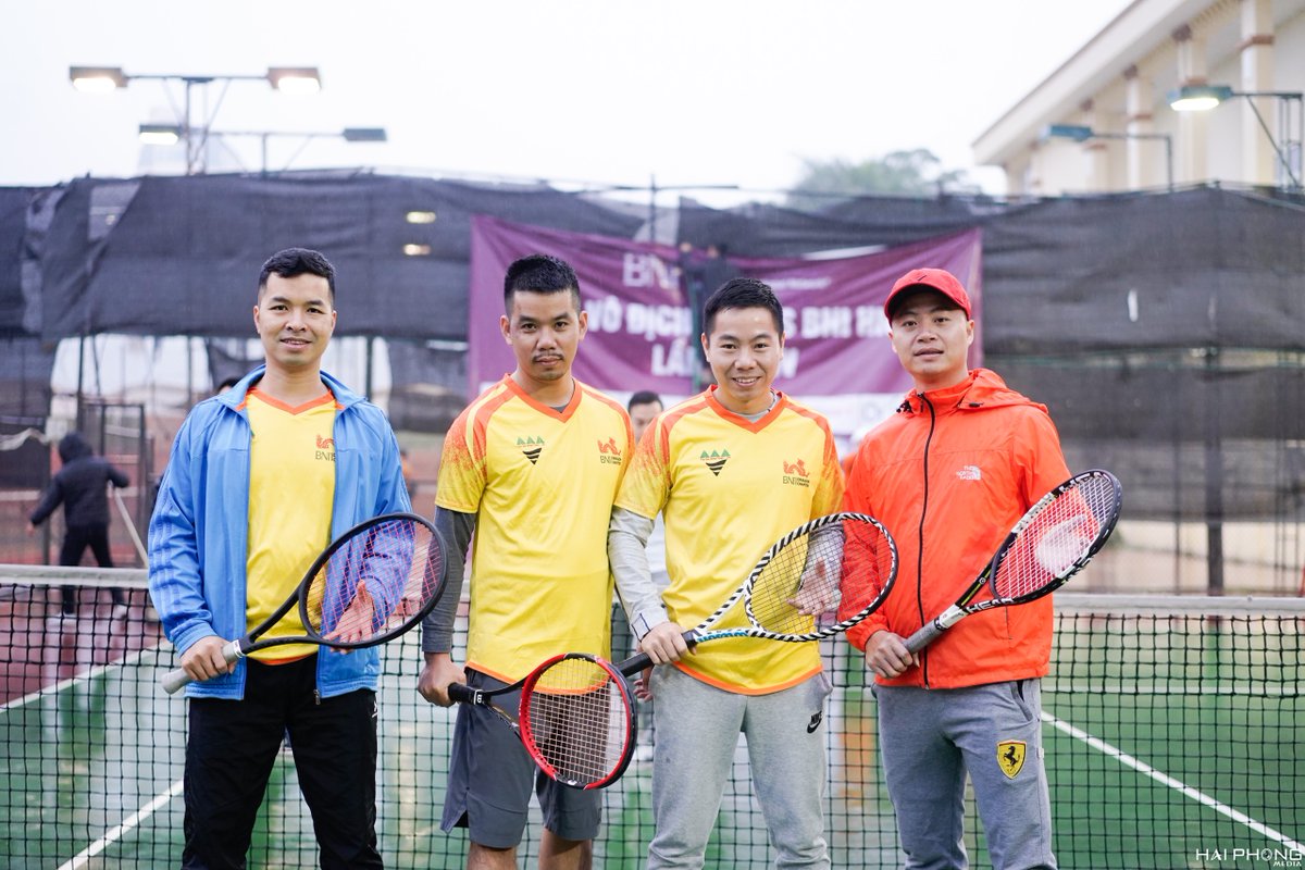 Giải Tenis đầu tiên cùng anh em