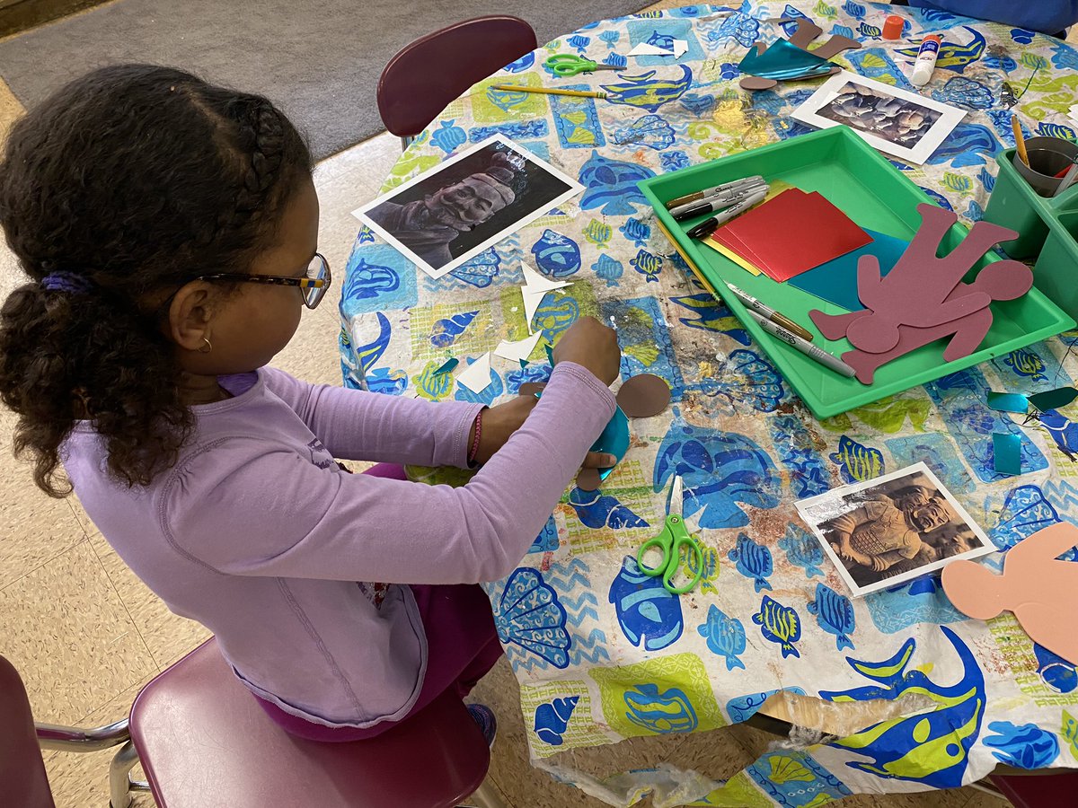 1LFirstGrade's tweet photo. We leaned about The Terra-cotta Army that was discovered in China in 1974. First graders enjoyed recreating our own warriors using foam people and metallic paper. https://t.co/mgFktsAs2V