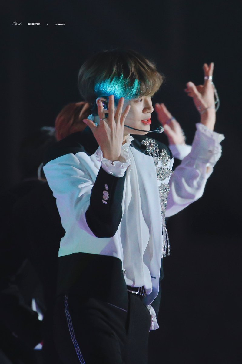 surge_upon's tweet photo. 200130(Thur) 
29th Seoul Music Awards

무슨말이 필요해
무대위에서 제일 빛나🥰

#LEEDAEHWI #DAEHWI #이대휘 #AB6IX #ab6ix https://t.co/aNbUG6I4eK