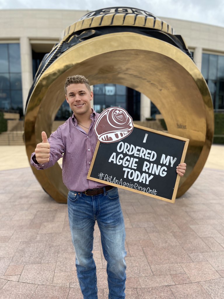 trey_treys's tweet photo. First ring and then graduation.... 2020 gonna be a good year https://t.co/FxMIgqgZzL