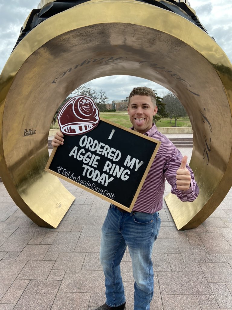 trey_treys's tweet photo. First ring and then graduation.... 2020 gonna be a good year https://t.co/FxMIgqgZzL