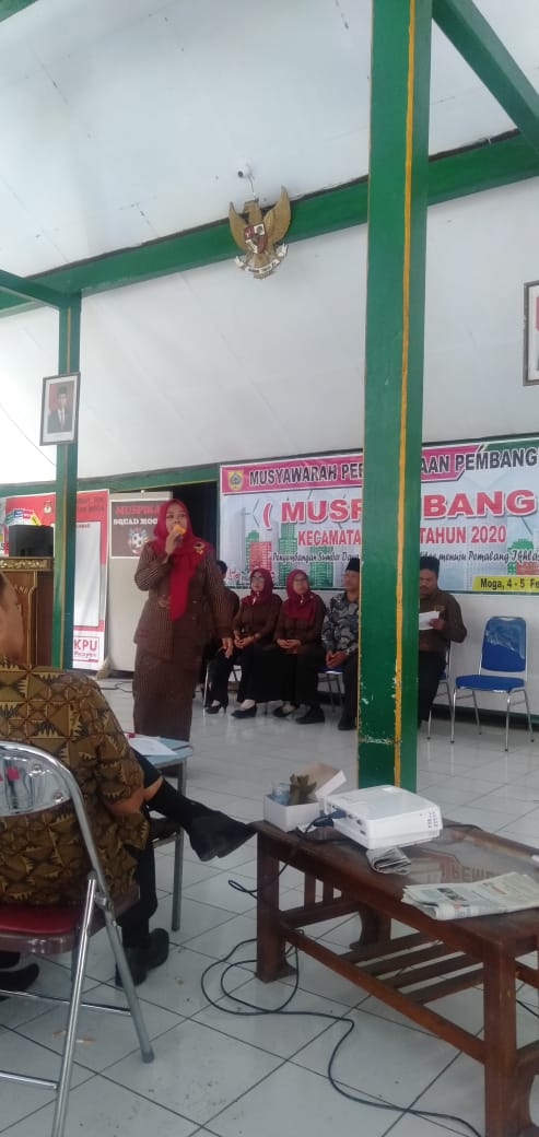 Live streaming Musrenbang @KecMoga hari kedua youtu.be/_qqdV9jiNYA Desa Plakaran melakukan pemaparan usulan Fisik oleh Nur Laela, dan Non Fisik oleh Faqihudin (BPD)
<a href="/ganjarpranowo/">Ganjar Pranowo</a> <a href="/pakjunaedi/">Junaedi</a> <a href="/puspindes/">PUSPINDES</a> <a href="/dinpermasdespml/">Dinpermasdes Pml</a>