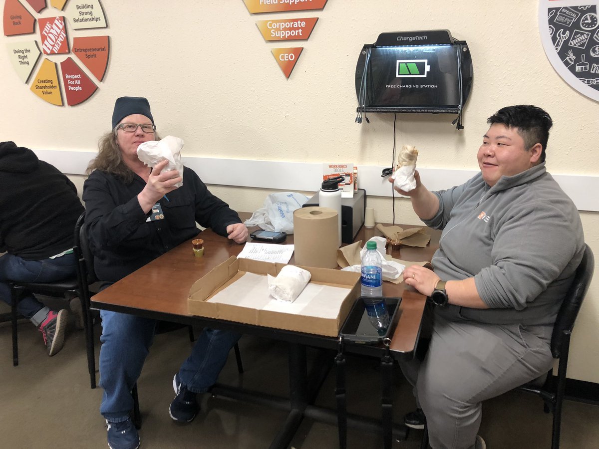 KAshbeck's tweet photo. The 4017 MET Teams enjoying lunch/dinner in celebration of our 180 days safe.@Stuhr2001 @sally_drape @KHahmeyer @KipJamesMET https://t.co/DhRP5PQxWL
