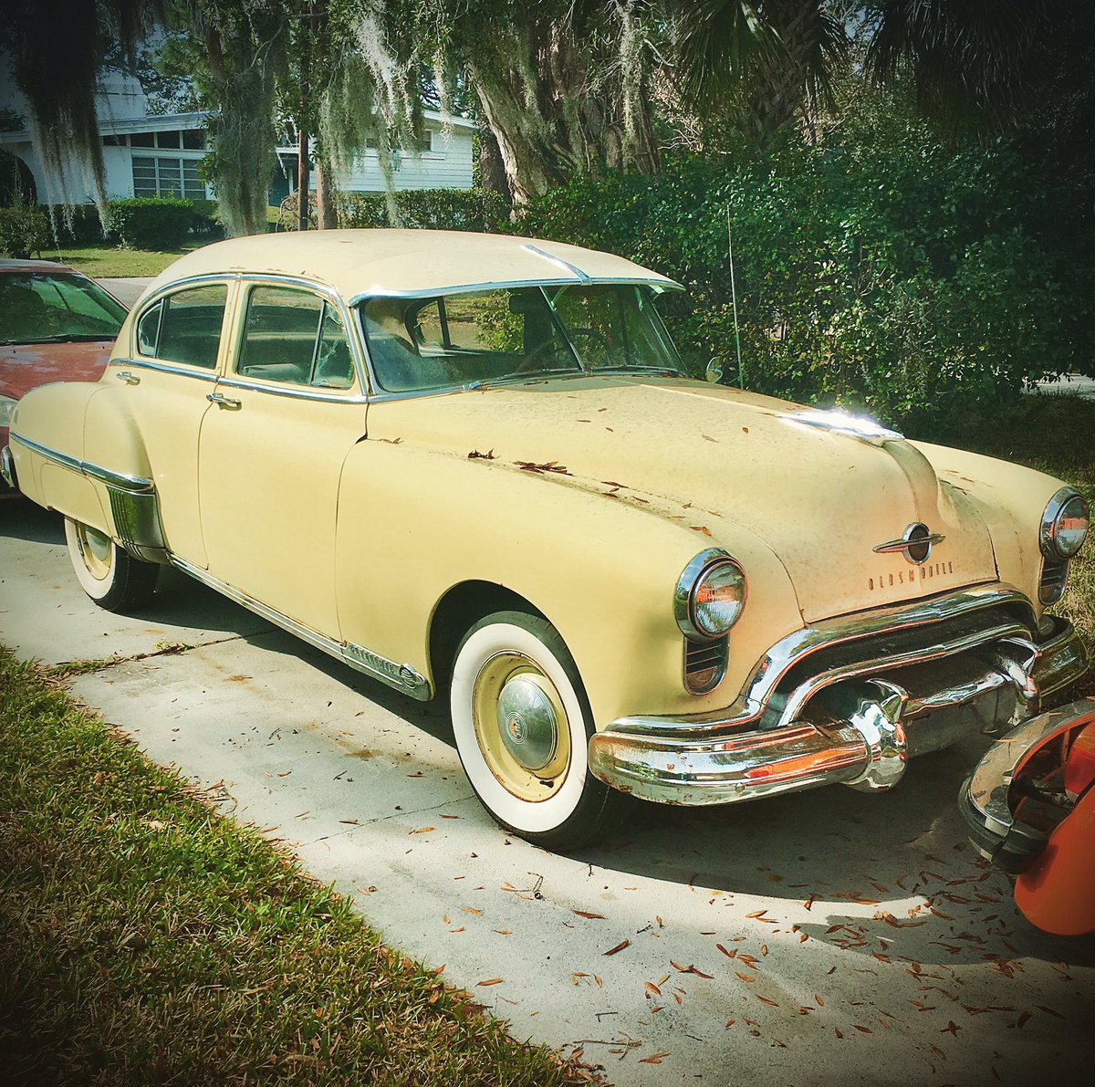 TheAntiqueNomad's tweet photo. Today’s bonus post is this 1949 Olds Rocket 88 V-8. It needs a new home, along with a ‘66 Corvair Monza convertible and a ‘75 Bug. Any takers? 
#1949oldsmobilerocket88 #1949oldsmobile #vintagecars #vintageoldsmobile #oldsmobile #rocket88 #oldsmobilerocket #oldsrocket https://t.co/zXAqgwed5O