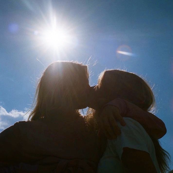 effysayre's tweet image. “𝙞 𝙟𝙪𝙨𝙩 𝙡𝙞𝙠𝙚𝙙 𝙜𝙞𝙧𝙡𝙨 𝙗𝙚𝙘𝙖𝙪𝙨𝙚 𝙞 𝙘𝙤𝙪𝙡𝙙𝙣’𝙩 𝙝𝙚𝙡𝙥 𝙣𝙤𝙩 𝙩𝙤” — emily m. danforth

this is a thread of all the books i read in f/f feb!!! ♡ #FFFeb