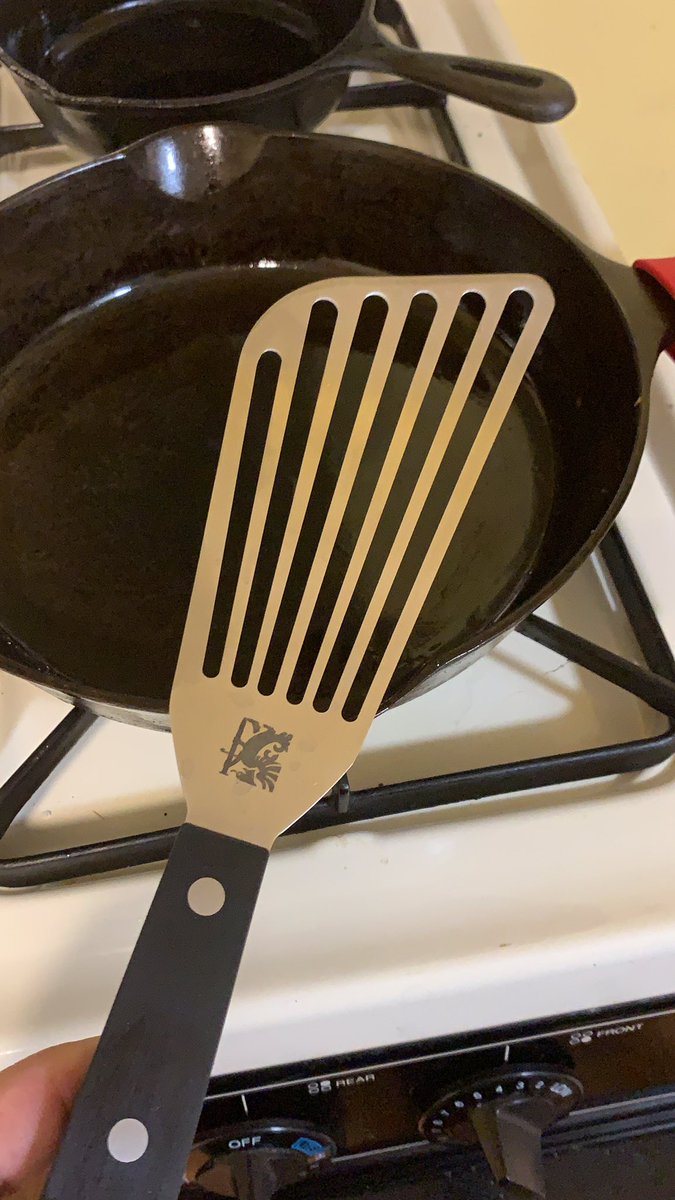 AaronMKey's tweet photo. @chefsymon you are right about this being the best spatula ever! https://t.co/qh2ALuS0vr