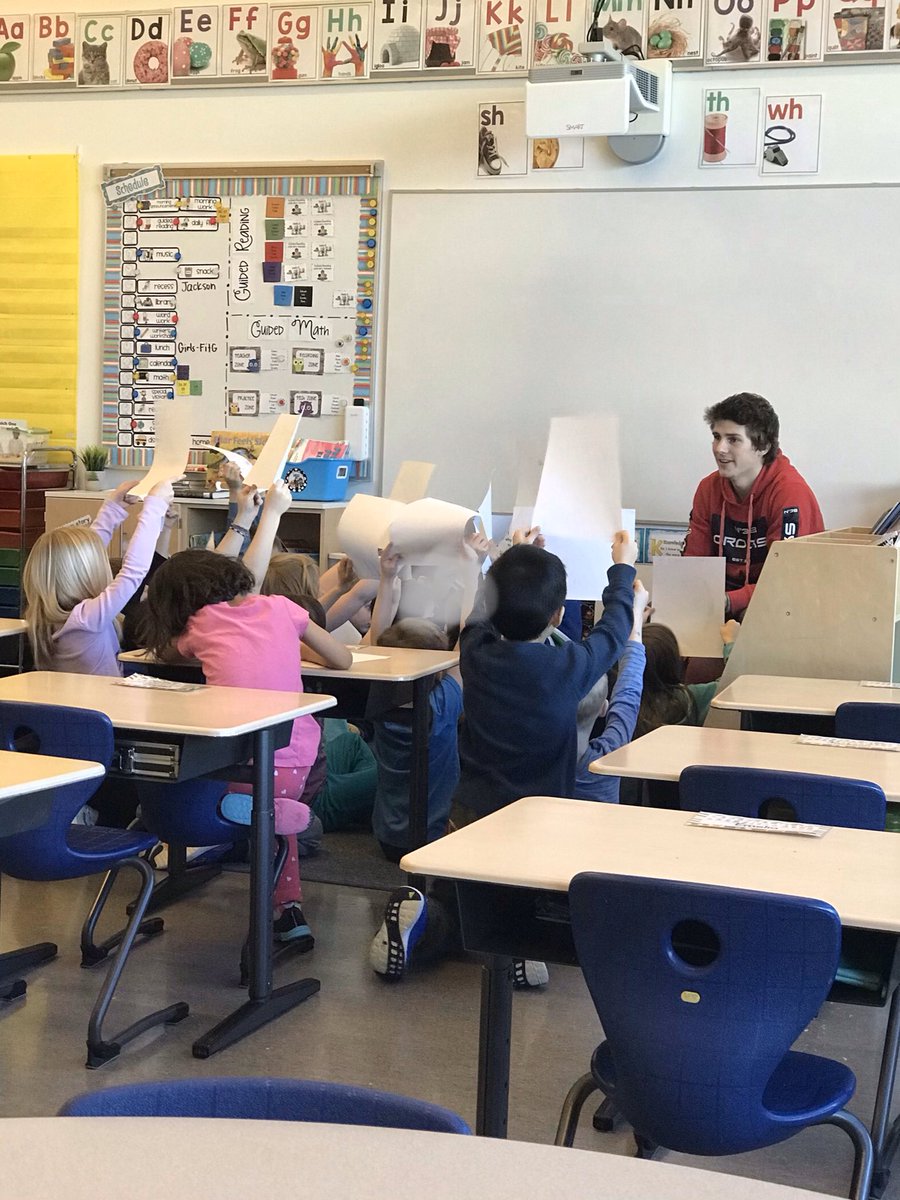 Grade 1s love to read, stretch and write with <a href="/SCBroncos/">Swift Current Broncos</a> Jerome <a href="/EcoleCentennial/">École Centennial</a>!  @ChinookSD #scbroncosiread