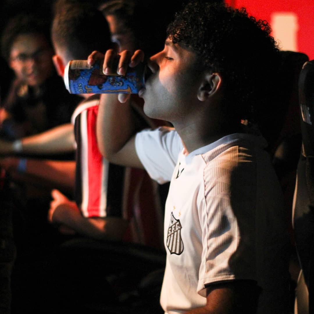 ArenaGamesBA's tweet image. ⌨ Para quem está conhecendo o Arena agora, e para o público que já nos acompanha desde os primórdios distantes, aí vai algumas fotinhas do que foi o campeonato de LoL 2019

#ArenaGamesBA #SintaOSabor #SempreTech #StartFibra #StartNetAlagoinhas