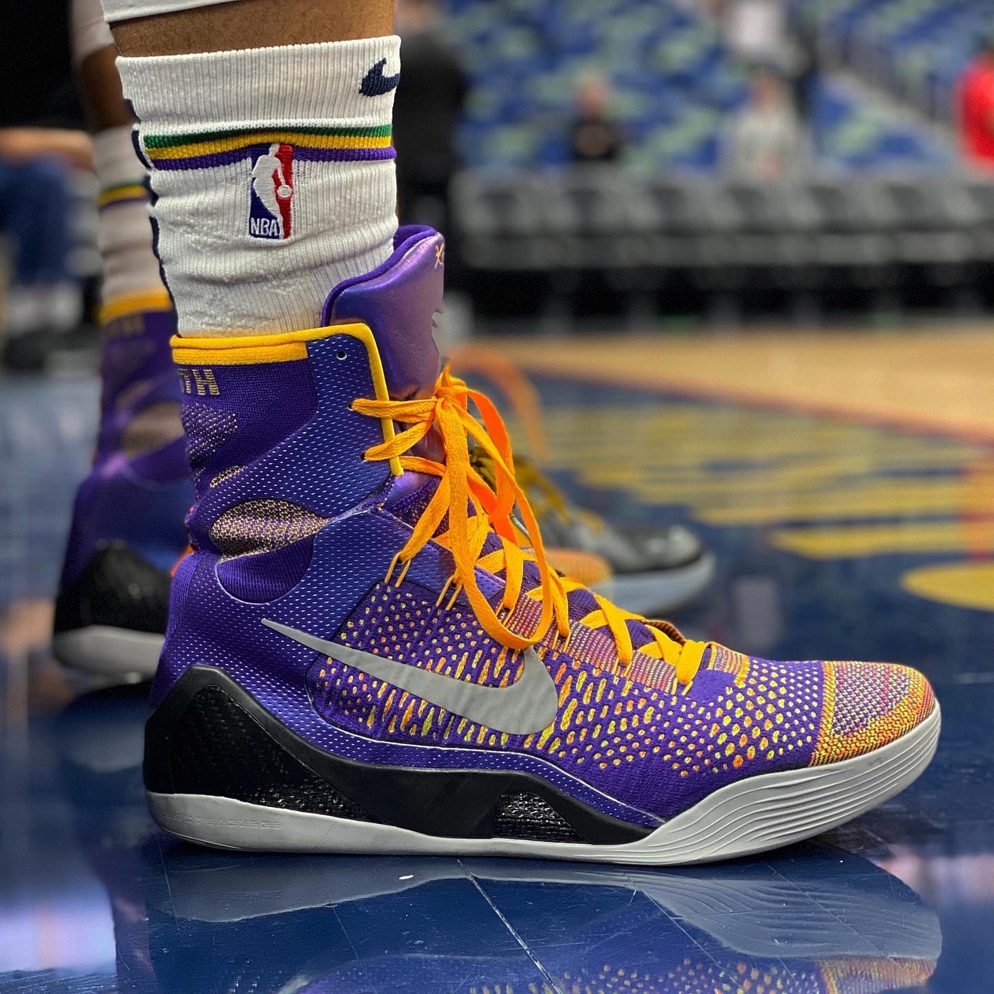 🏀 #NBAKicks 👟 on Twitter: Hart broke out the “Showtime” Nike Kobe 9 Elite! #NBAKicks #WontBowDown https://t.co/3SnoqyBXYr" / Twitter