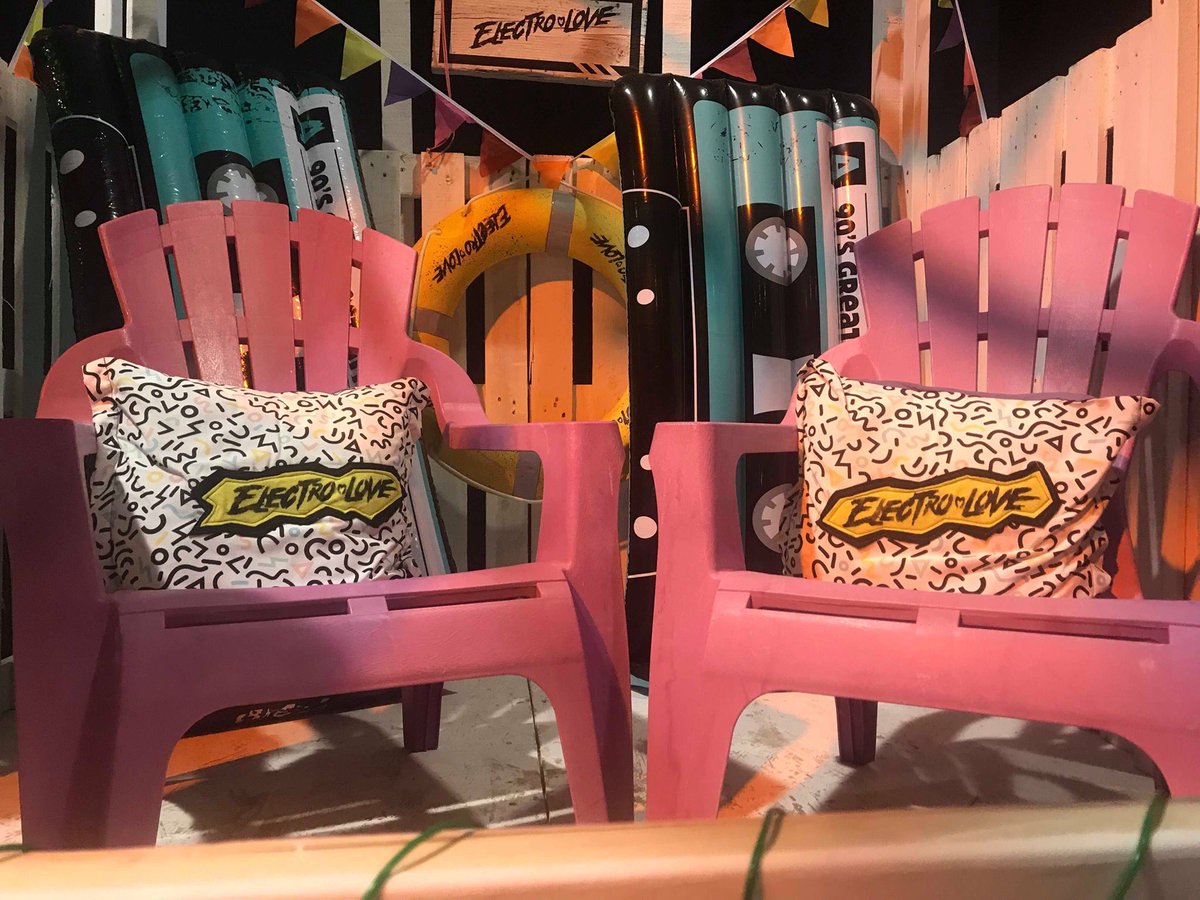 Electroloveuk's tweet photo. We even have Electro Love pillows!!!
#ELpartycentral #Electrolove https://t.co/jDgphmCd5q