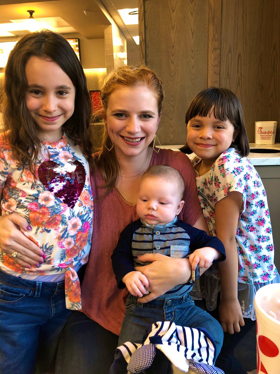 akright_simon's tweet photo. So glad I was able to say ‘see you later’ to a sweet student who is moving out of Texas before I return from maternity leave! 👋🏼💛#RelationshipsFirst #EverythingElseSecond https://t.co/bUVmgMmZTb