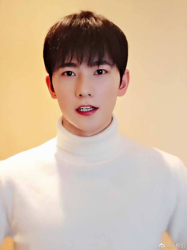 mommmoka's tweet photo. 내가 사랑하지 않을 수 없는 얼굴..
진짜 너무너무너무너무 잘생겼다.....
지금 글쓰면서도 사진 본다고 오분째 쓰는중..
#양양 #杨洋 https://t.co/JW2SqdTofM