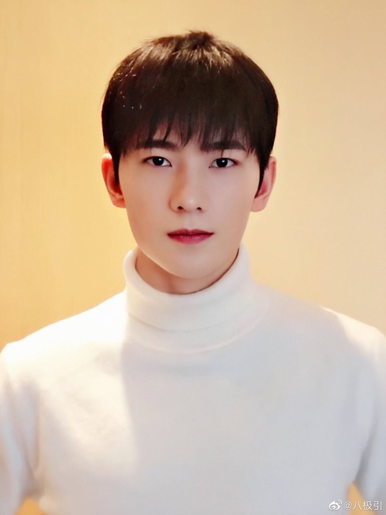mommmoka's tweet photo. 내가 사랑하지 않을 수 없는 얼굴..
진짜 너무너무너무너무 잘생겼다.....
지금 글쓰면서도 사진 본다고 오분째 쓰는중..
#양양 #杨洋 https://t.co/JW2SqdTofM
