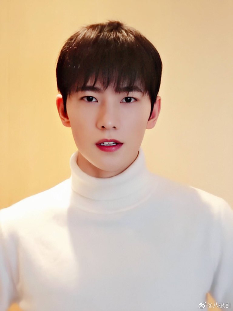 mommmoka's tweet photo. 내가 사랑하지 않을 수 없는 얼굴..
진짜 너무너무너무너무 잘생겼다.....
지금 글쓰면서도 사진 본다고 오분째 쓰는중..
#양양 #杨洋 https://t.co/JW2SqdTofM