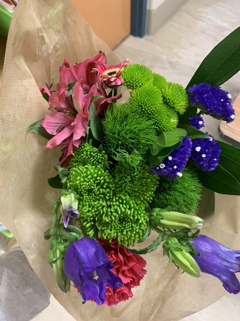 _Mrs_Hanson's tweet photo. Beautiful flowers for #NationalSchoolCounselingWeek 🥰 https://t.co/Tkrpj4eB7r