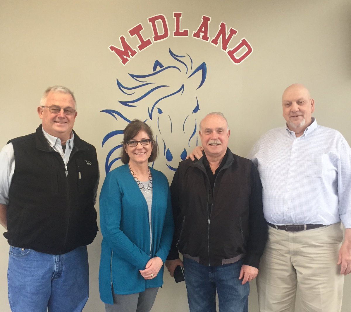MidlandElem's tweet photo. Thank you State Representatives Stu Smith and Craig Christiansen and county judge Robert Griffin for visiting Midland Elementary School! ⁦@mustangsMSD⁩ ⁦@batesvillenews⁩ ⁦@ArkansasEd⁩ https://t.co/L34fvCB5Lu