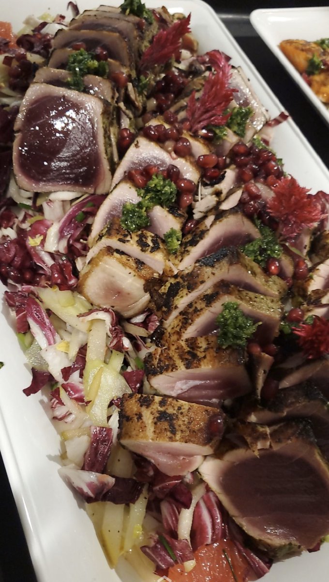Chef_Tore's tweet photo. It’s been a bit... back at you with the goods. Pan seared Tuna, Cabbage salad with a Champagne and honey vinaigrette and pomegranate seeds. #Perfect #Fish #Yummy #Tuna #Chef #GoodFood #Healthy #FoodPorn #Fresh #Delish https://t.co/w08xokOO8h