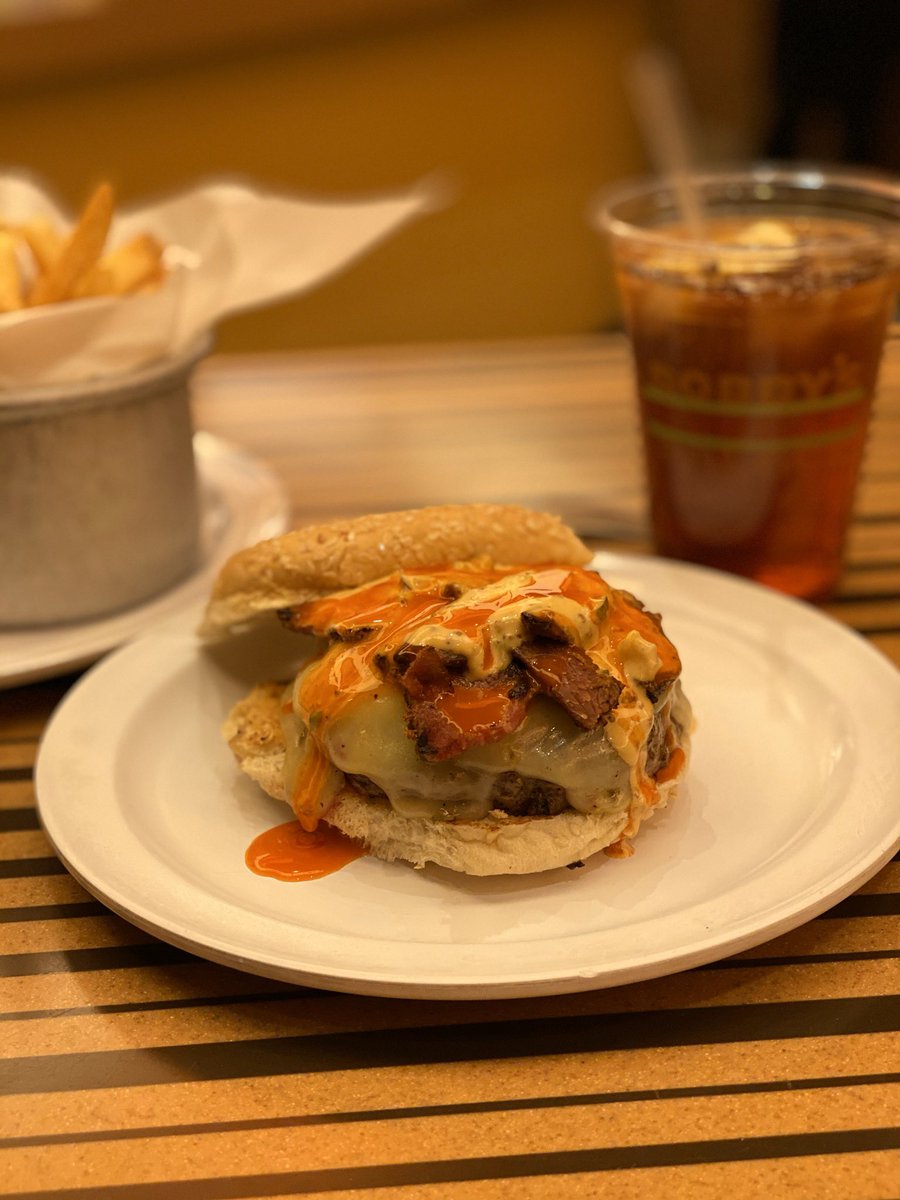 communiquelvin's tweet photo. I got lucky &amp; scored a reservation for a #free @bobbysburgerpal #LouisianaBurger It was delicious. With a spicy kick! #yumm #flayforall Thanks for the delicious burger! https://t.co/dEBmajMvVW
