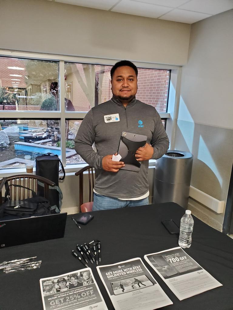 First Net AT&amp;T table event with Chris <a href="/CrossPortables/">Portables Cross Creek</a> <a href="/jodiquinn69/">Jodi Quinn</a> @ATTPortablesEVD <a href="/elthonmunoz/">Elthon Munoz</a> <a href="/AllyG52/">Allyson Gilberto</a>
