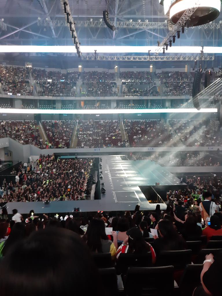 jhazpeach's tweet photo. ‼ MOA ARENA VIEW‼
(just wanna help those who are curious about the view in MOA Arena sections ☺️☺️)

🐣! DROP your seat and pics you took on your area from last year's  @GOT7Official #GOT7KeepSpinningInMNL 💚! with hashtags #GOT7 #IGOT7 

Mine: 
VIP SEATED 218
 ROW O SEAT 10 https://t.co/qtCOSskx6J