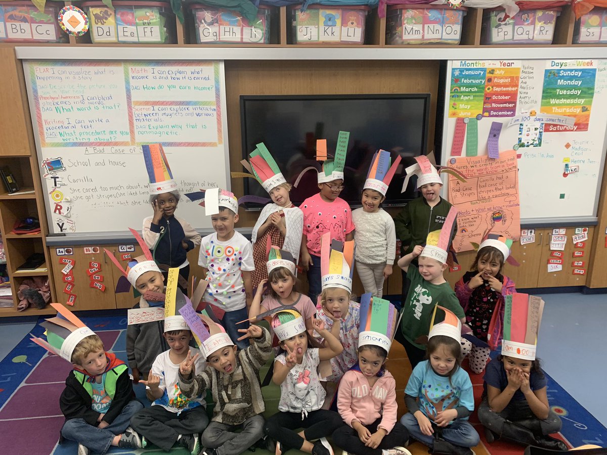 3nrightS's tweet photo. Happy 100th Day of Kindergarten!! #100thDayOfSchool #100sightwordhats #CEroars #castleberryisd https://t.co/dhcJlzWjeL