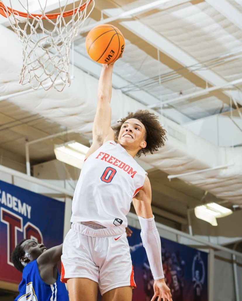 coach_jdj's tweet photo. Freedom Christian 47
Fayetteville Christian 43
Jayden Doyle 15p, 3s
Manrique Alvarado 14p, 5a
Aymeric Toussaint 12p, 10r
Freedom advances to Thursday’s SAC Semifinal vs. Village Christian @ 8 pm @ Freedom Sportsplex
#FreedomBasketball https://t.co/krZxzbUobV