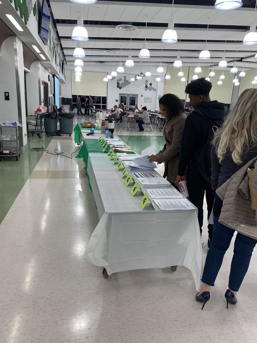 lyons_barton's tweet photo. Junior/Sophomore Parent Meeting.   SAT’s and College and Career Planning.   Thanks to all who attended. @KCyrMHS @Tordam @JFlynnMHS @ctrisenetwork @mpsbenigni @BronkMPS @straubmhs @AliciaDWebber @DeannaRoncaioli @MHSCareerCtr https://t.co/XBCGWkEjYk