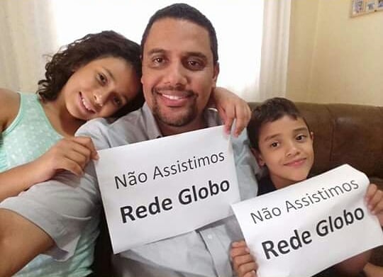 bolsoliber's tweet image. Mais alguém aqui não assiste a Rede Globo? 🤔