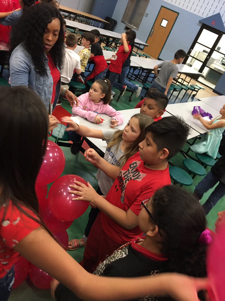 SE4Masterminds's tweet photo. Red house holdin it down at our HOUSE Party today! #perseverance #teamworkfun #buildingcommunity @Sheldon_Tigers @rysquierdo1 @SEMrsWest @jadavison1 @BeckyZalesnik https://t.co/YJZc4ja5Bm