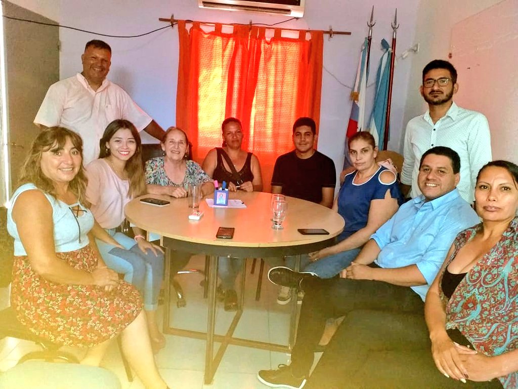 Ismael_LaRioja's tweet photo. Junto a diferentes áreas avanzamos en articular diferentes talleres, charlas, exposiciónes como parte de las actividades en conmemoración del #DíaDeLaMujer
#DirGeneralOperativa
#DirDesarrolloDePromocionSocial
#InesIntendenta https://t.co/XJcchU38kM