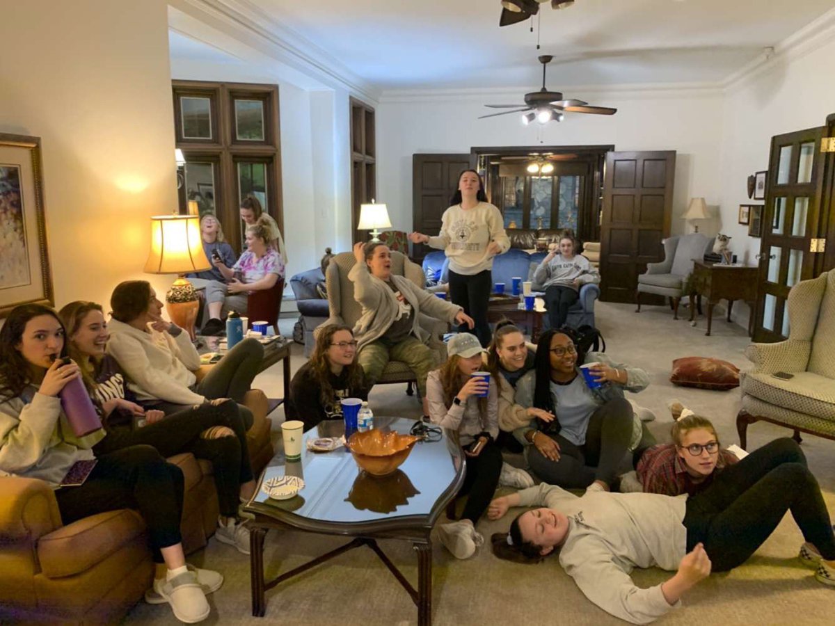 ButlerKKG's tweet image. Nothing like viewing parties with your sisters! 🍿🍿