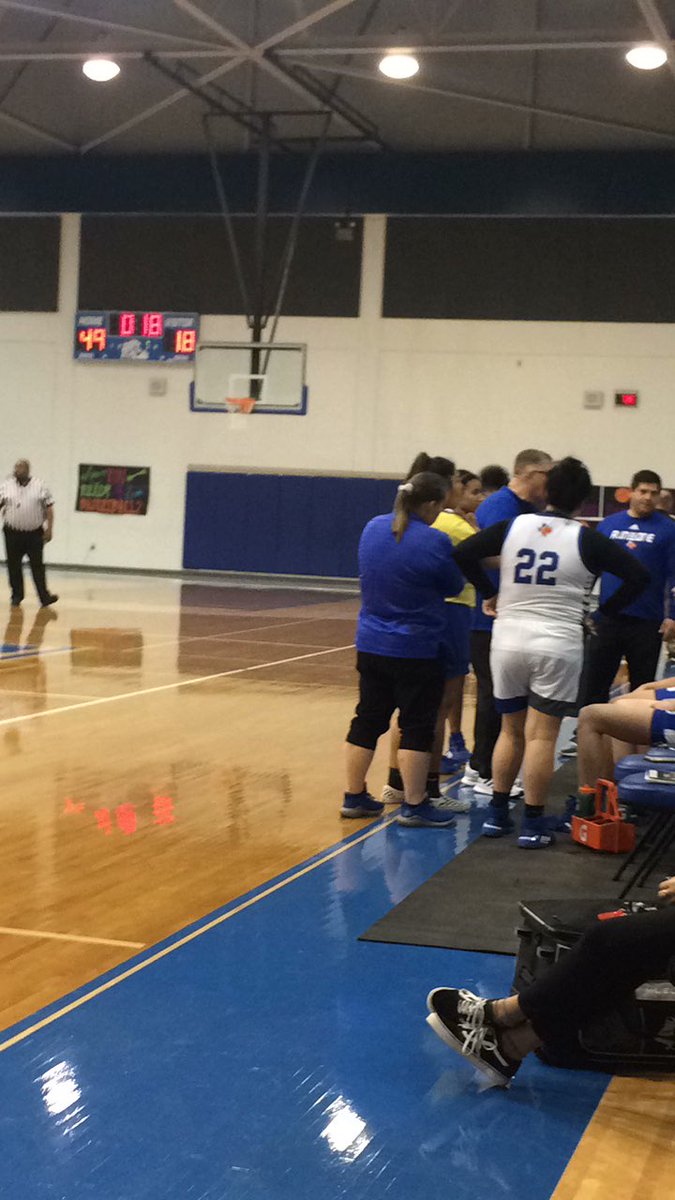 ihstechmom's tweet photo. Beginning fourth quarter varsity girls and we’re headed down the home stretch. GO MUSTANGS!!!#ihsallin @InglesideHS https://t.co/MsBMzSsFG9