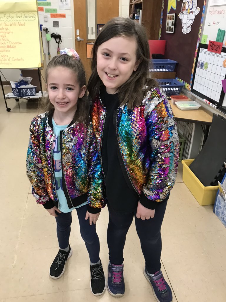 MoosesKraus's tweet photo. More twins in Room 25! #cooljackets https://t.co/u8Lu8863jd