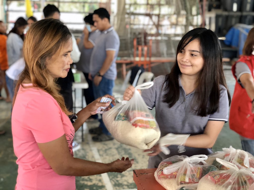 LGU_GMA's tweet photo. ATM: Ang ating Municipal Social Welfare and Development (MSWD) ay kasalukuyang namamahagi ng โFood for Workโ para sa ating 4Ps beneficiaries na siyang nakibahagi sa paglilinis ng ating bayan dahil sa pinsalang dulot ng pagsabog ng bulkang taal. #GMACavite #SulongGMA https://t.co/mZxFRwEcfi