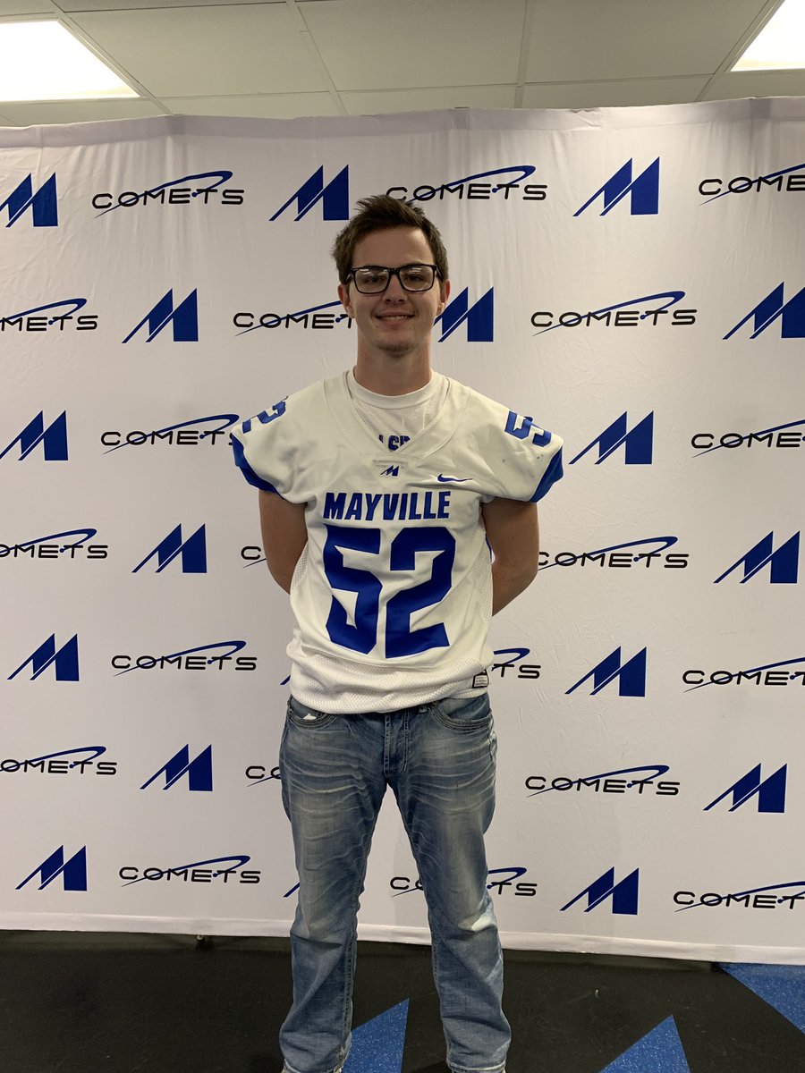 ZachNelson50's tweet photo. Blessed to announce my commitment to continue my football and academic career at THE Mayville State university🔵 Thank you to @CoachGHartmann @coachtonkin @mayville_FB https://t.co/DDKQIdC8C5