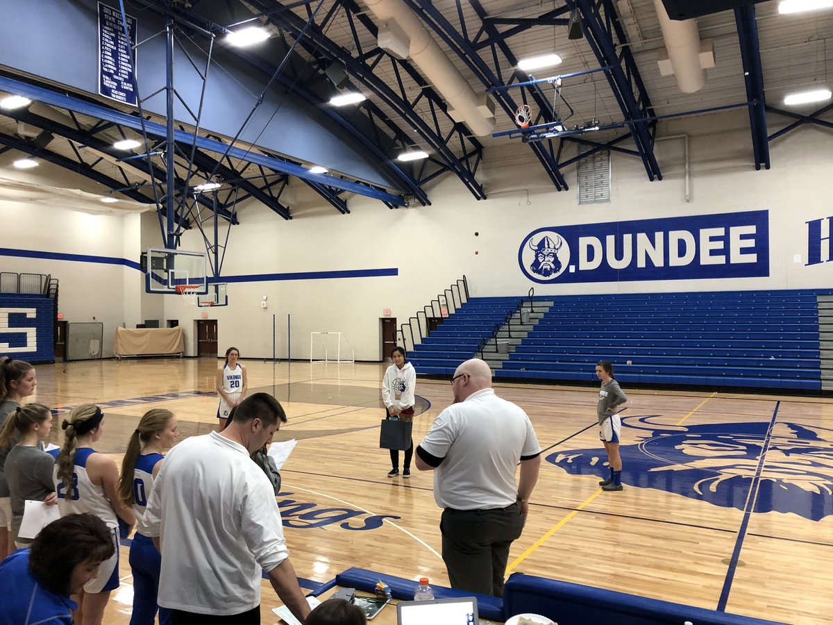 ManuszakEdward's tweet photo. Great Senior Night for our Girls bball team! Although we didn’t get the W tonight vs. BCC it was still a great night. Keep battling! #rowlikevikings #lcaa https://t.co/lfXjAykzdG