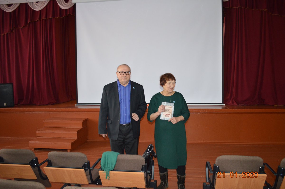 28_tik19's tweet photo. В рамках мероприятий, посвященных Дню молодого избирателя, в МАУ
Тамбовская СОШ  провели  ��ероприятия по избирательной тематике, и ТИК Тамбовского района совместно с «Ассоциацией добровольных активистов и наставников»  для 8 классов  мероприятие, посвященное 75-летию Победы. https://t.co/QYveI0Q0Bc