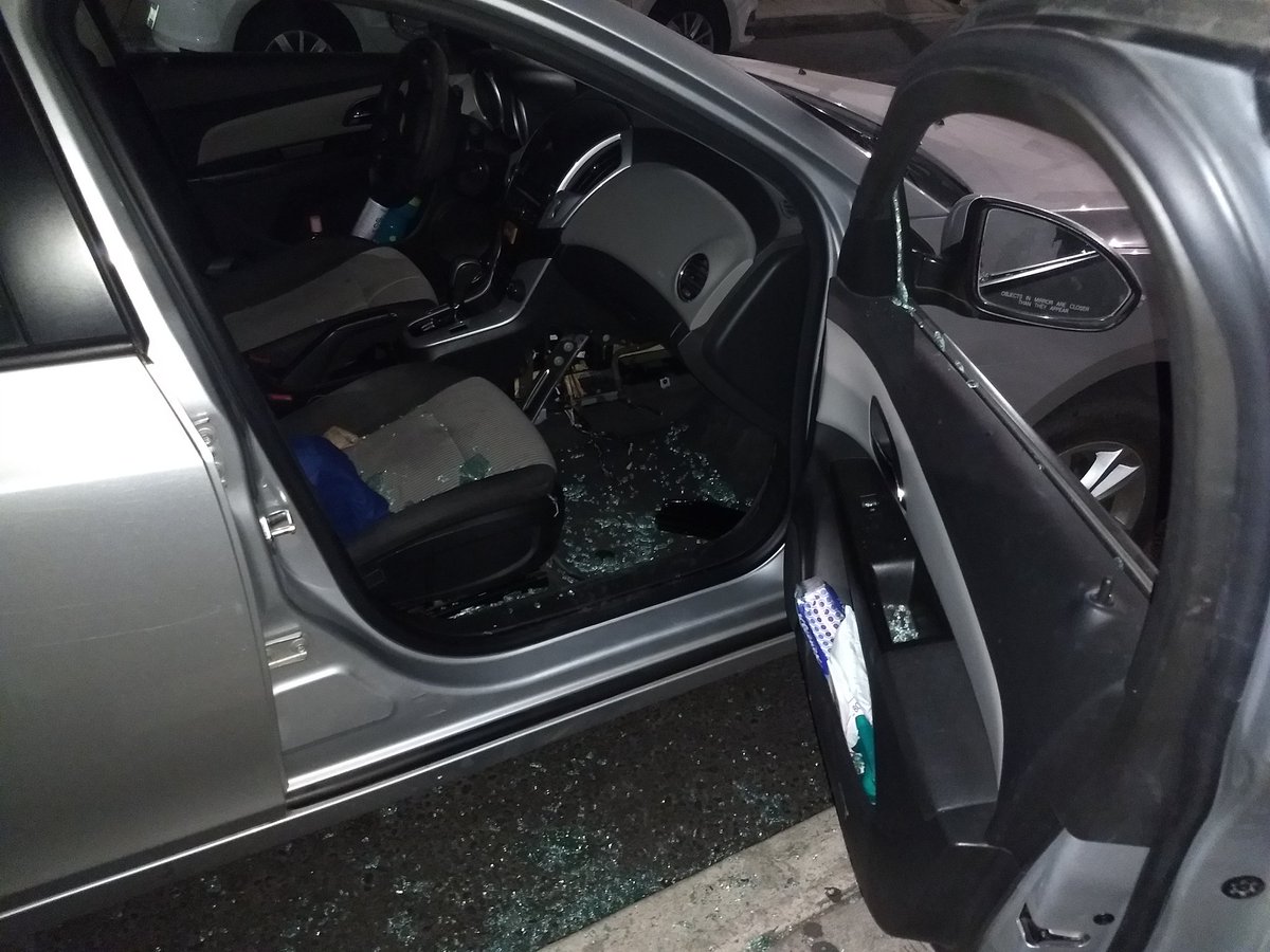 gr_yaza's tweet photo. En Antonio Rodríguez en @BJAlcaldia robo de autopartes. La computadora de un Chevrolet Cruze. Una semana atrás me robaron los espejos a 3 metros. Hace meses publique sobre otro robo aquí mismo. @Claudiashein, @STaboadaMx, @BlindarBJ, @SSP_CDMX, @C5_CDMX. https://t.co/tqbgvxmwki