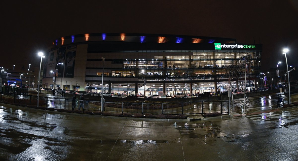StLouisBlues's tweet image. It's our first home game since the tragedy in California, and we didn't want to let it go by without a tribute to Kobe Bryant, his daughter Gianna and the rest of those whose lives were lost. #MambaForever 

MambaOnThree.org