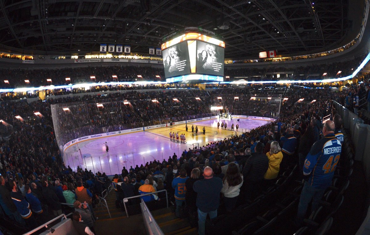 StLouisBlues's tweet image. It's our first home game since the tragedy in California, and we didn't want to let it go by without a tribute to Kobe Bryant, his daughter Gianna and the rest of those whose lives were lost. #MambaForever 

MambaOnThree.org
