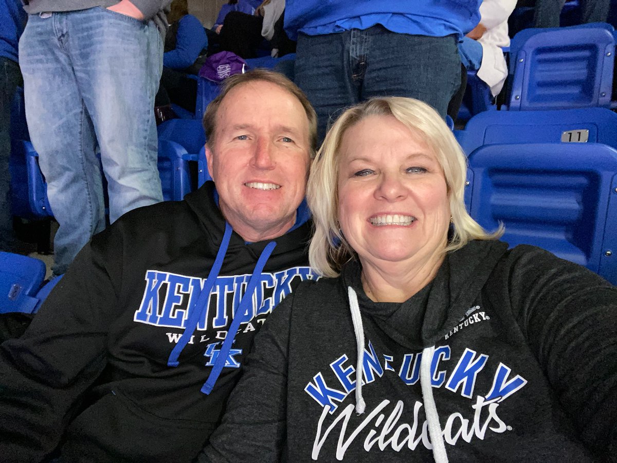 DavidPoer's tweet photo. Go Cats!! #WeAreUK https://t.co/JnxVRMQTrO