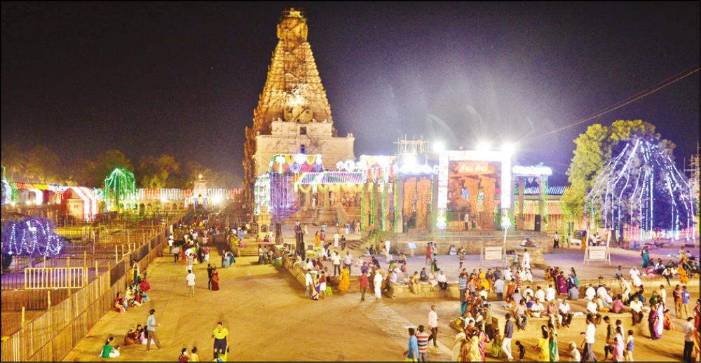 Bhuviii_ak's tweet photo. தஞ்சை பெரிய கோவில் குடமுழுக்கு..!

#ThanjavurBigTemple #Arulmozhivarman #RajaRajaCholan #Architecture #ராஜராஜசோழன் #தஞ்சைபெரியகோவில் #LordShivan #FavouritePlace #TamilNadu #தஞ்சைப்பெருவுடையார்கோவில் #ThanjaiPeriyaKovil https://t.co/6rf3Wfb90f