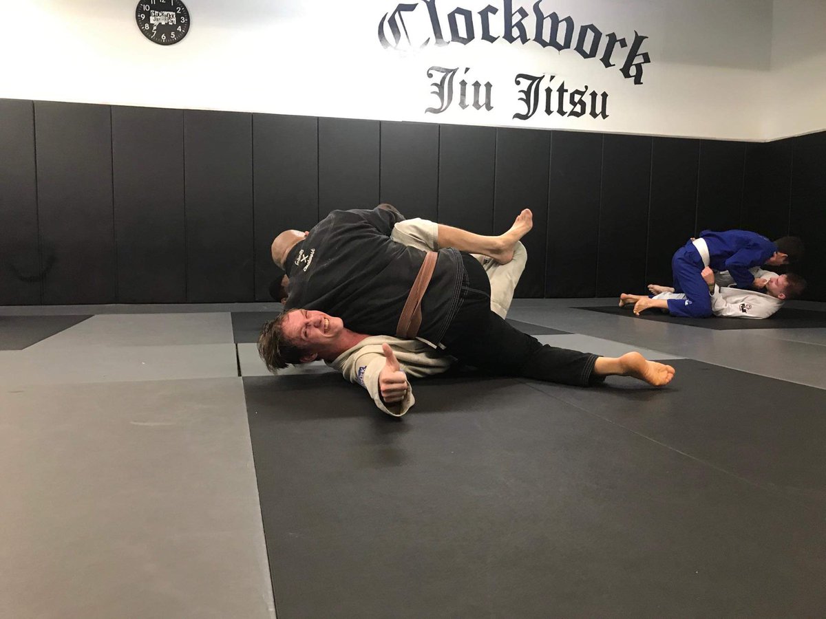 Travis_Statham's tweet photo. This is called the bottom half guard and it kind of sucks. #BJJ #ClockworkBJJ https://t.co/mXGauMnio9