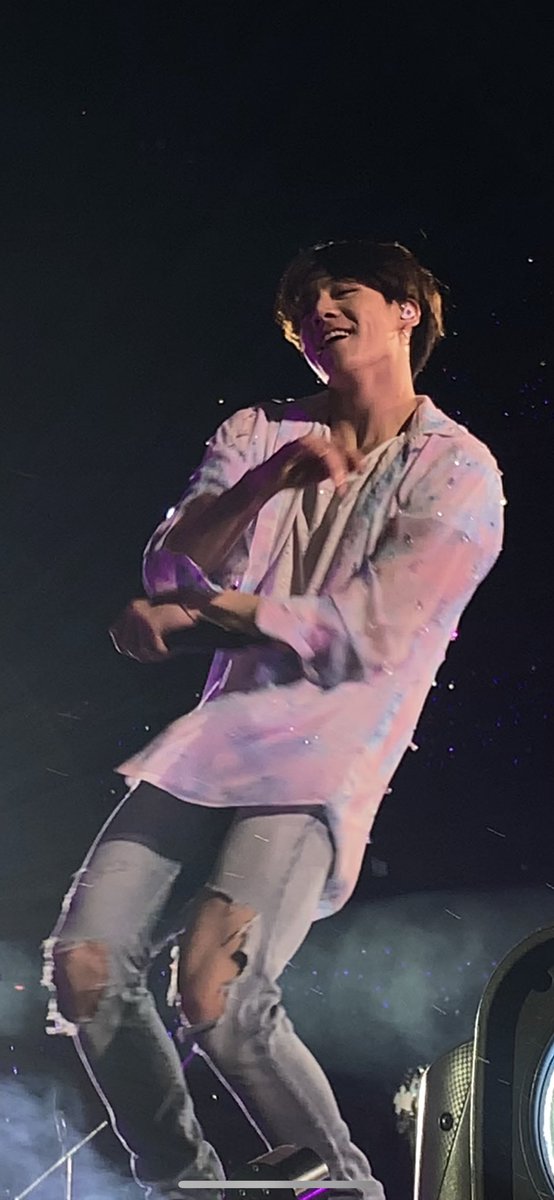 NikLaura_'s tweet photo. 🤩 PLEASE 😍
RT for BARRICADE TICKETS 🎫 
@BTS_twt #btspresale #BTSTOUR2020 https://t.co/F7q3EfSwab