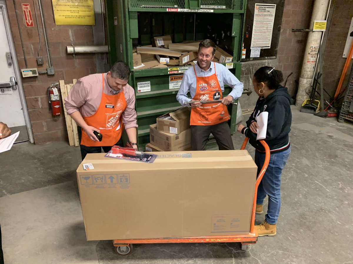 D218 Q1 District Training! Thank you to 2711 for hosting! #greatparticipation #skuvalidation #accuracycart <a href="/Dave_Dawber/">Dave Dawber</a> <a href="/LorelWoodard/">Lorel Woodard</a> <a href="/dougiep88/">Doug Price</a> @IzzyChapmanTHD <a href="/EberzMichael/">Michae</a> <a href="/McFarrenGary/">Gary McFarren</a>