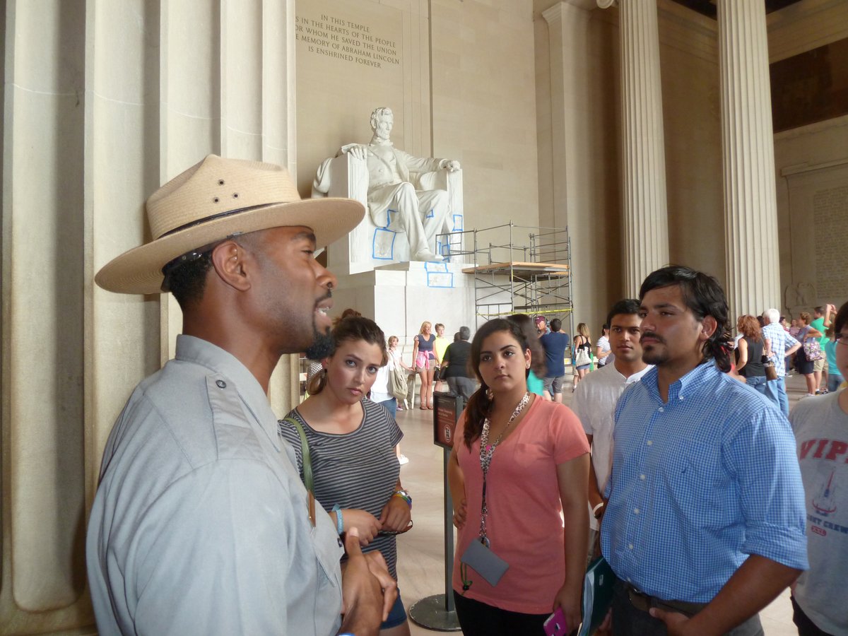 Park Ranger talks with visitors in front of Lincoln Memorial