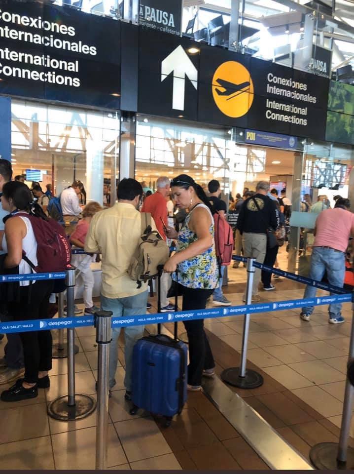 joseantoniokast's tweet image. Ninguna palabra o mensaje de la Presidenta de la CUT @Barbara_figue apoyando a la trabajadora que fue abusada laboralmente por el Partido Comunista durante 30 años: sin sueldo ni cotizaciones. Seguramente se fue de vacaciones fuera del país sin roaming.