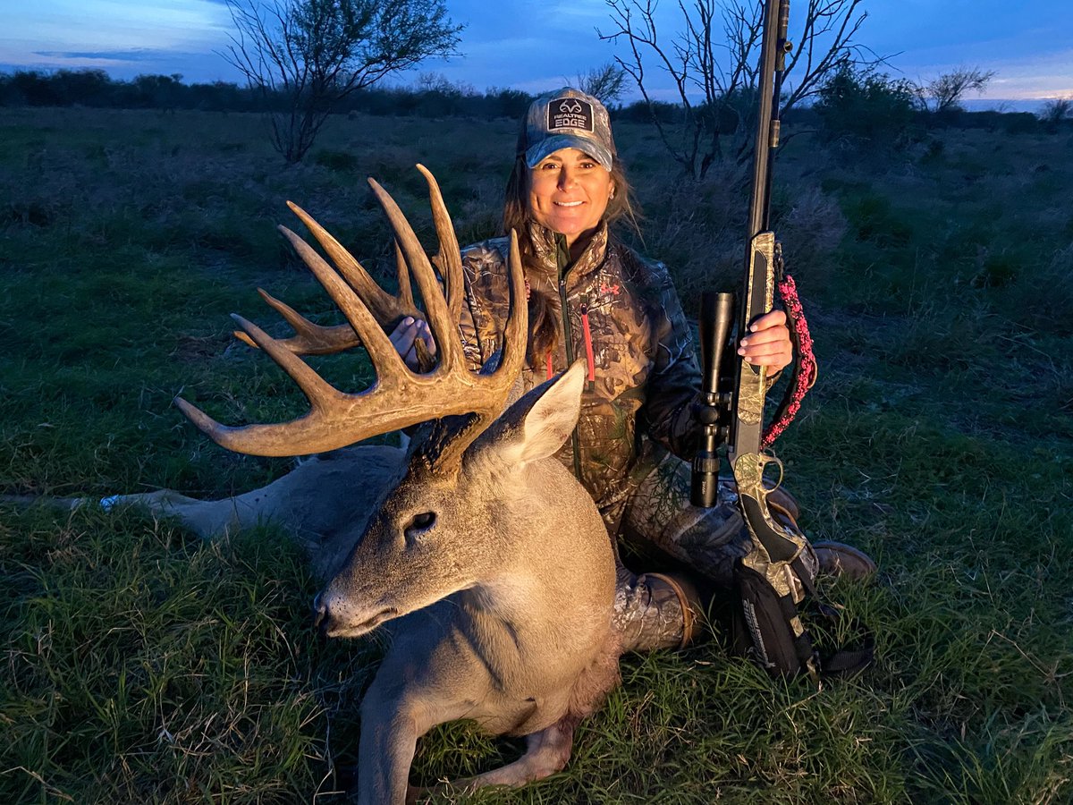 Last week @bonniemcferrin finished off her season at home, it was a MASSive celebration! 
#traditionsfirearms #hawkeoptics #realtreepro #outdoorchannel #smokepole #hunting #whitetailhunting #lateseason #girlswhohunt #outdoors #mass #momswhohunt #texas