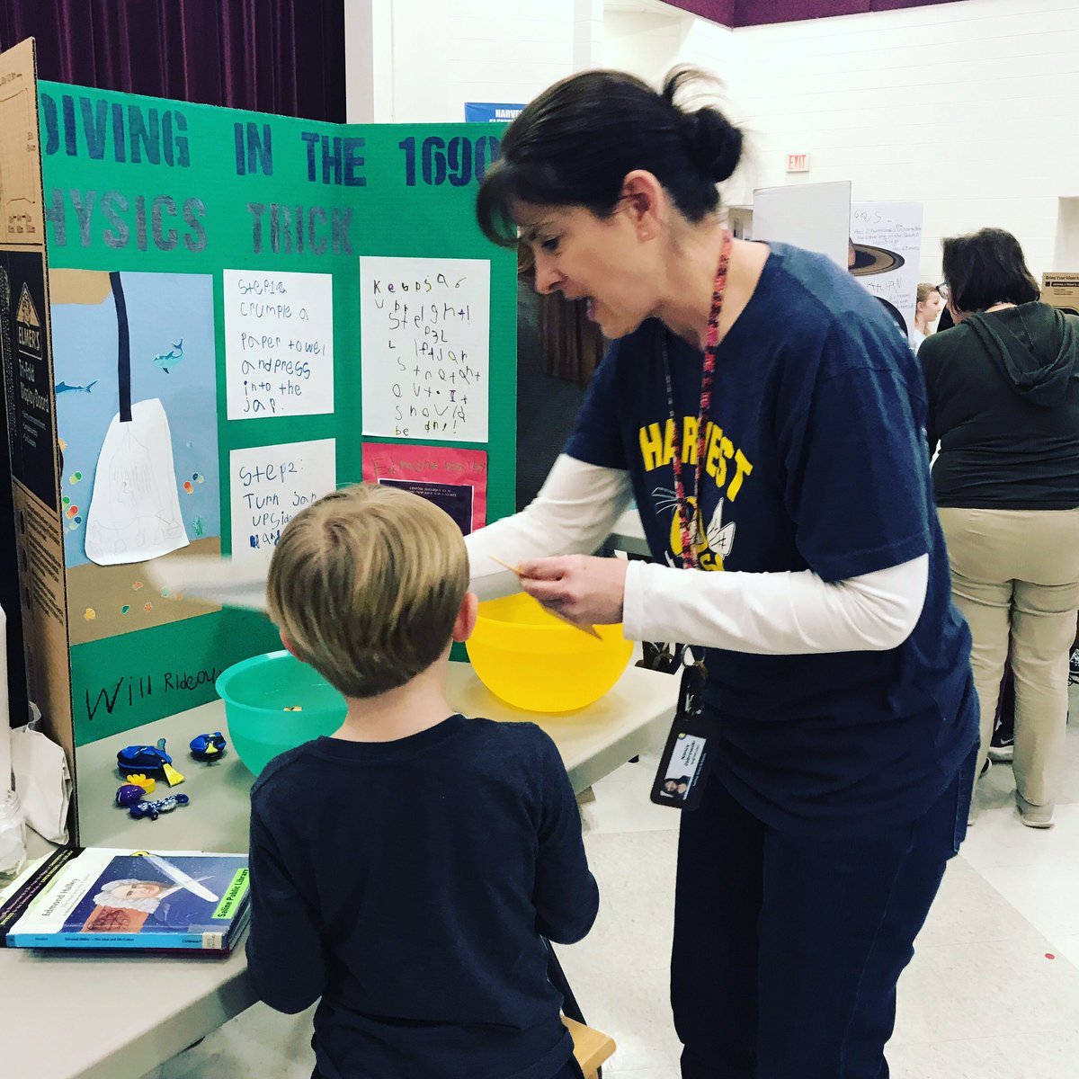 bmoodyrideout's tweet photo. Do you know how one scuba dived in the 1690s?! My kindergartener was excited to share his #PhysicsTrick with @KinderZClass and his peers during the Harvest Science Fair tonight! Thanks @Emily_Sickler and #HarvestPTA for hosting #HarvestLearn #SASCompass #DivingBell #EdmondHalley https://t.co/1juVjHeUZY