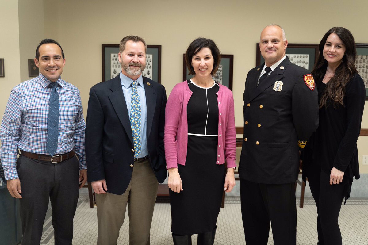 UtahEmergency's tweet photo. #TodayAtDEM

Our leadership team testified with @VoteSuz to on HB188, requiring all counties to have the ability to send, or a plan to send, @FEMA IPAWS alerts. #utleg 

Our mitigation team discussed flood maps with @MillcreekUT residents near Neff’s Canyon. #EMGtwitter https://t.co/dViEaqr2ca